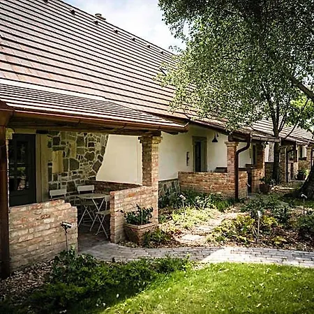 Bed & Breakfast Pajta Es Vendeghaz